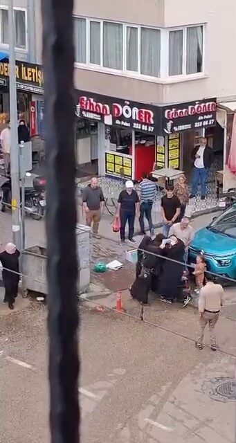 Bursa’da iki dilenci grubunun yer kavgası saniye saniye amatör kameraya