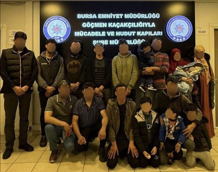 Bursa’nın Osmangazi ve Yıldırım ilçelerinde düzenlenen göçmen kaçakçılığı operasyonlarında 18
