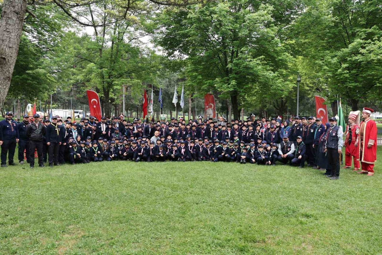 Bursa’nın fethinin 700. yılı etkinlikleri kapsamında düzenlenen Fetih Kampı, yüzlerce