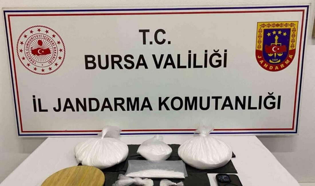 Bursa İl Jandarma Komutanlığı ekiplerince Yıldırım ilçesinde düzenlenen uyuşturucu operasyonunda