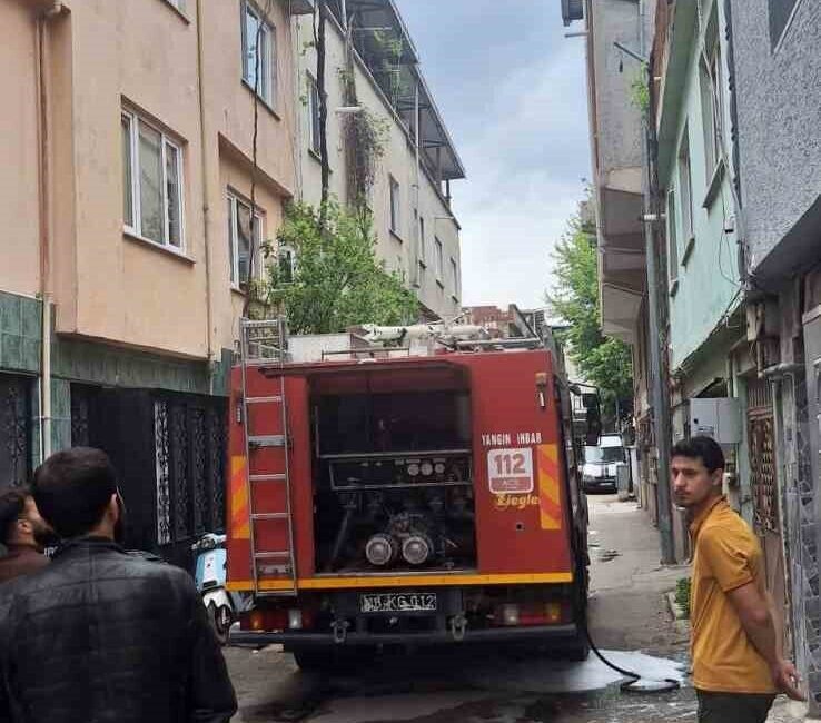 Bursa’da bir evde çıkan yangın paniğe sebep oldu. Yangın, itfaiye
