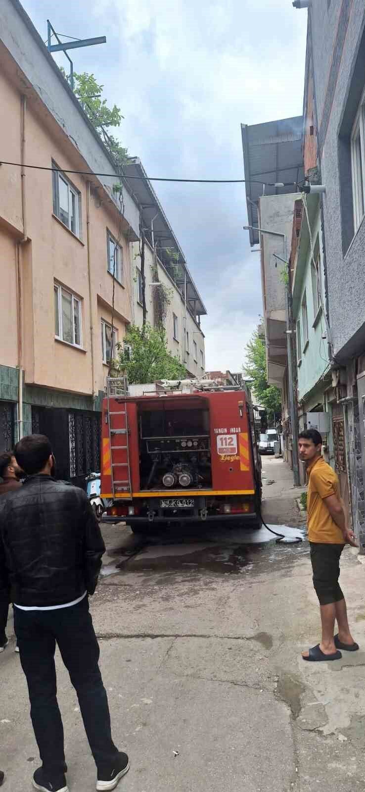 Bursa’da bir evde çıkan yangın paniğe sebep oldu. Yangın, itfaiye