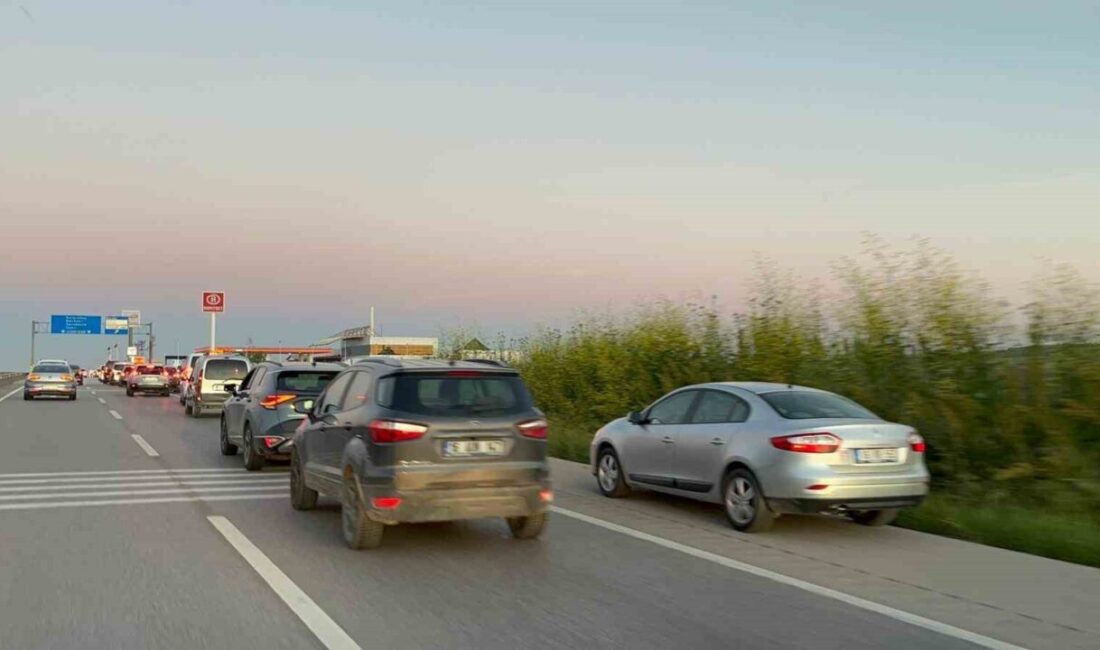Bursa’da bayramın ilk günü kurbanlıkların kesimi için vatandaşların akın ettiği