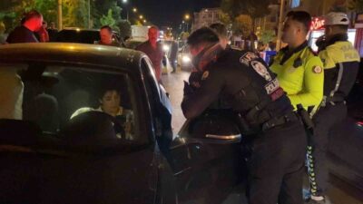 Bursa’nın İnegöl ilçesinde polisin “dur” ihtarına uymayan kadın sürücü, yaşanan