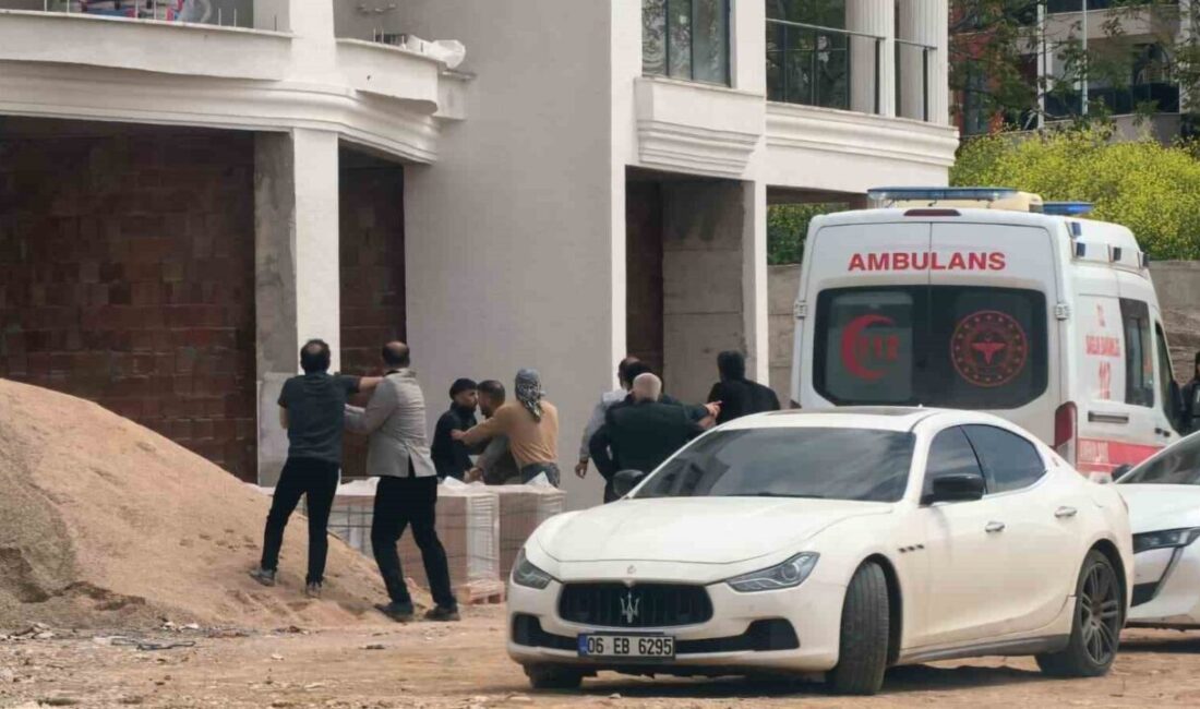Bursa’nın İnegöl ilçesinde yapımı süren inşaatta işçiler arasında çıkan sopalı