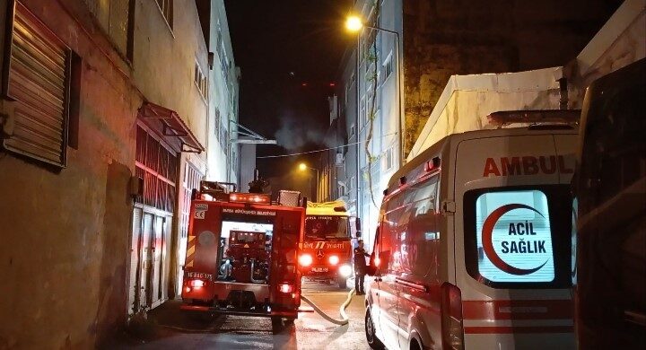 Bursa’nın Osmangazi ilçesinde bulunan bir tekstil atölyesinde çıkan yangın, itfaiye