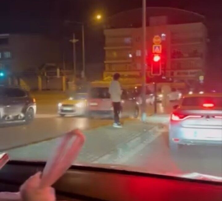 Bursa’nın Yıldırım ilçesinde ters şeride giren hafif ticari araç sürücüsü