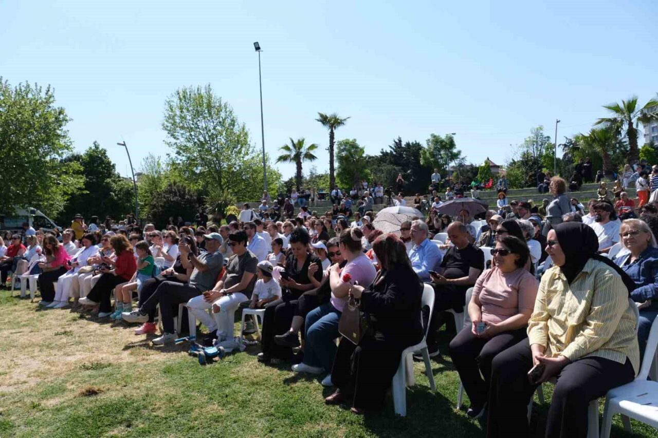 Büyükçekmece Belediyesi’nin Anneler Günü’ne özel düzenlediği “Anneler Günü Konseri”, annelerin