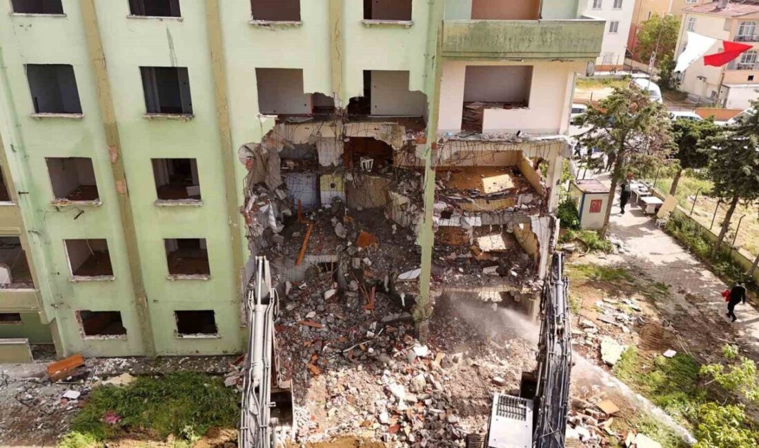 Büyükçekmece’de 1990 yılında inşa edilmiş 3 blok 40 bağımsız bölümden