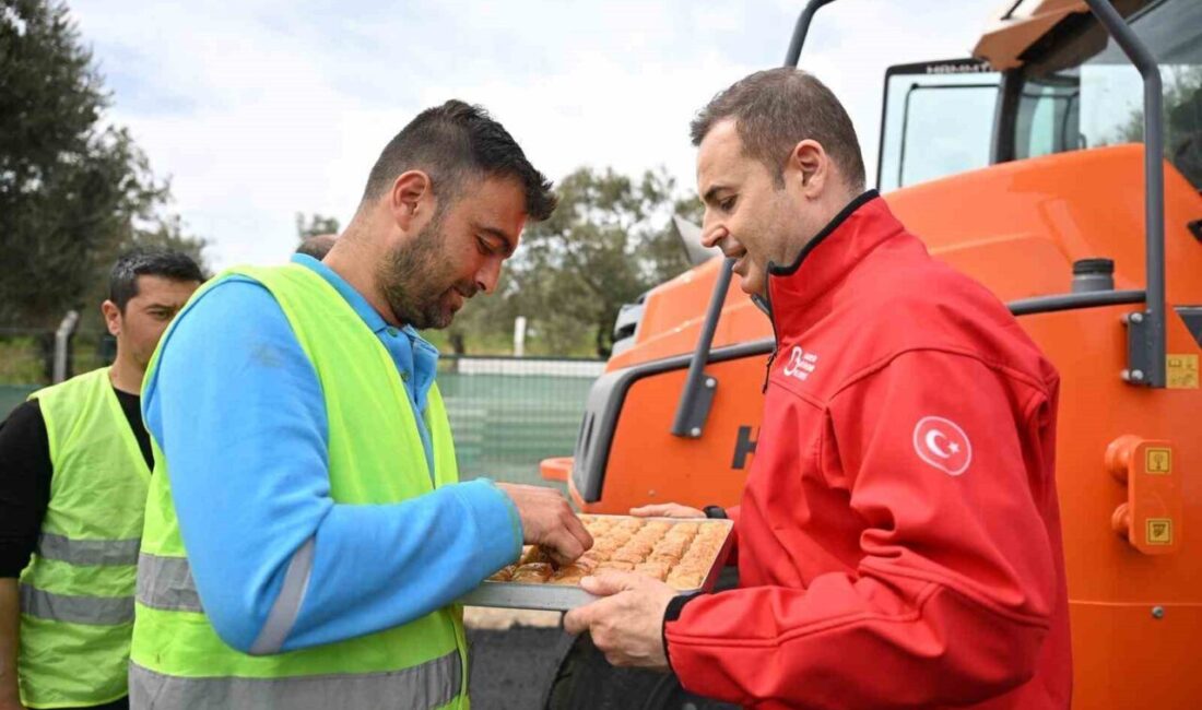 Balıkesir Büyükşehir Belediye Başkanı Ahmet Akın, Gömeç’te yazın yaklaşık 100