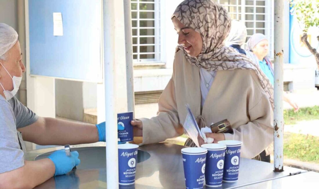 Antalya Büyükşehir Belediyesi, final sınavları başlayan Akdeniz Üniversitesi öğrencilerine sıcak