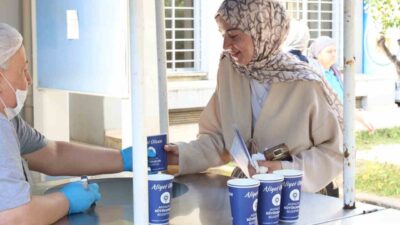 Antalya Büyükşehir Belediyesi, final sınavları başlayan Akdeniz Üniversitesi öğrencilerine sıcak