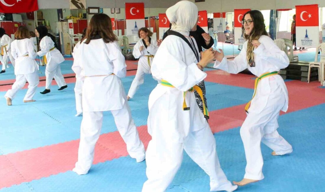 İzmir Büyükşehir Belediyesi’nin kadınlara özel ücretsiz tekvando kursları yoğun ilgi
