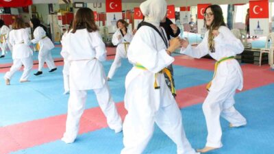 İzmir Büyükşehir Belediyesi’nin kadınlara özel ücretsiz tekvando kursları yoğun ilgi