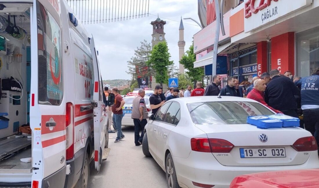 Çorum’un Sungurlu ilçesinde husumetlisi tarafından bıçaklanan vatandaş yaralandı. Olay, Sungurlu