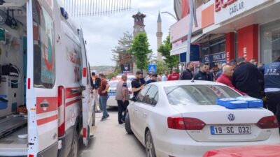 Çorum’un Sungurlu ilçesinde husumetlisi tarafından bıçaklanan vatandaş yaralandı. Olay, Sungurlu