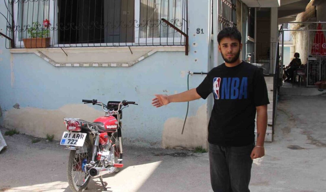 Adana’da motosikletle mahallede gezen 3 şahıs, park halindeki motosiklet kilidini