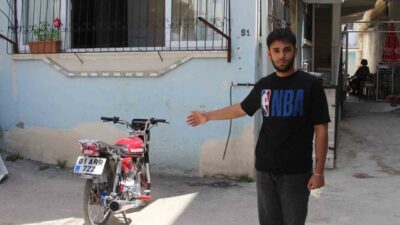 Adana’da motosikletle mahallede gezen 3 şahıs, park halindeki motosiklet kilidini