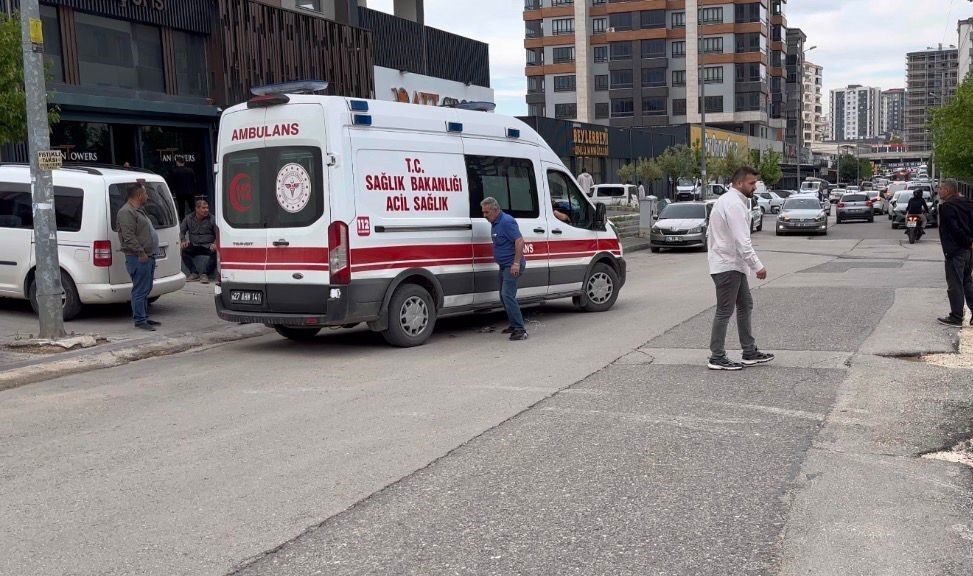Gaziantep’te cam silerken dengesini kaybederek 8’inci kattan binanın beton teras