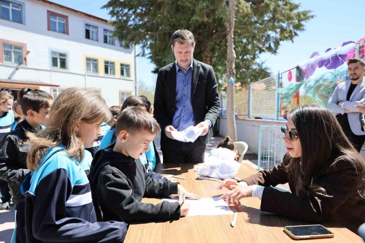 Çameli’de düzenlenen Masal Festivali, çocukları Anadolu masallarının büyülü dünyasıyla buluştururken,