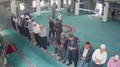 Adana’da namaz kıldığı sırada kalp krizi geçiren yaşlı adamı, cami