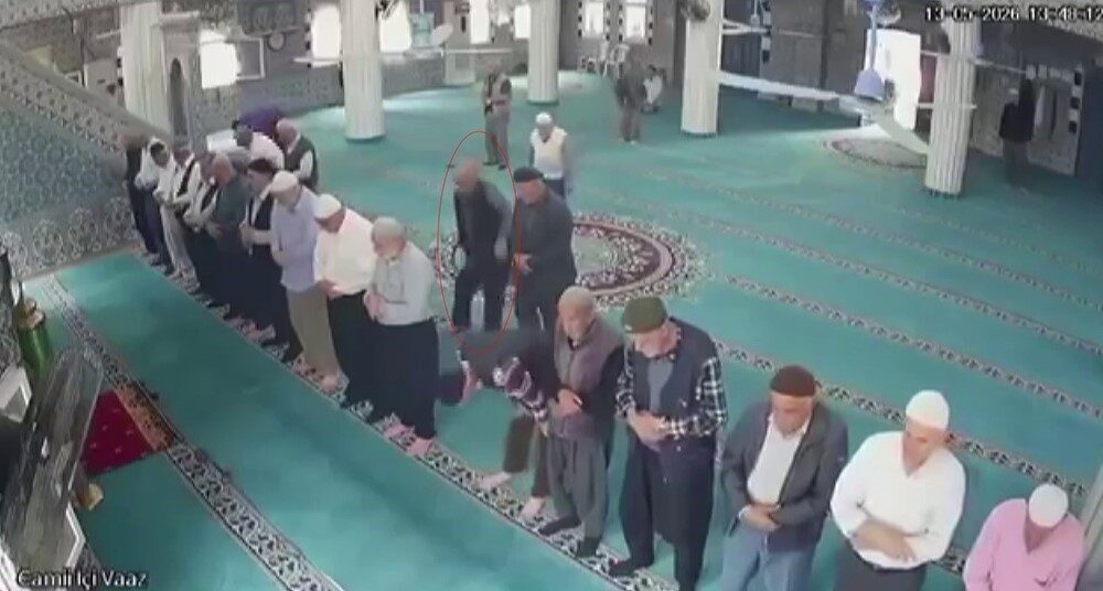 Adana’da namaz kıldığı sırada kalp krizi geçiren yaşlı adamı, cami