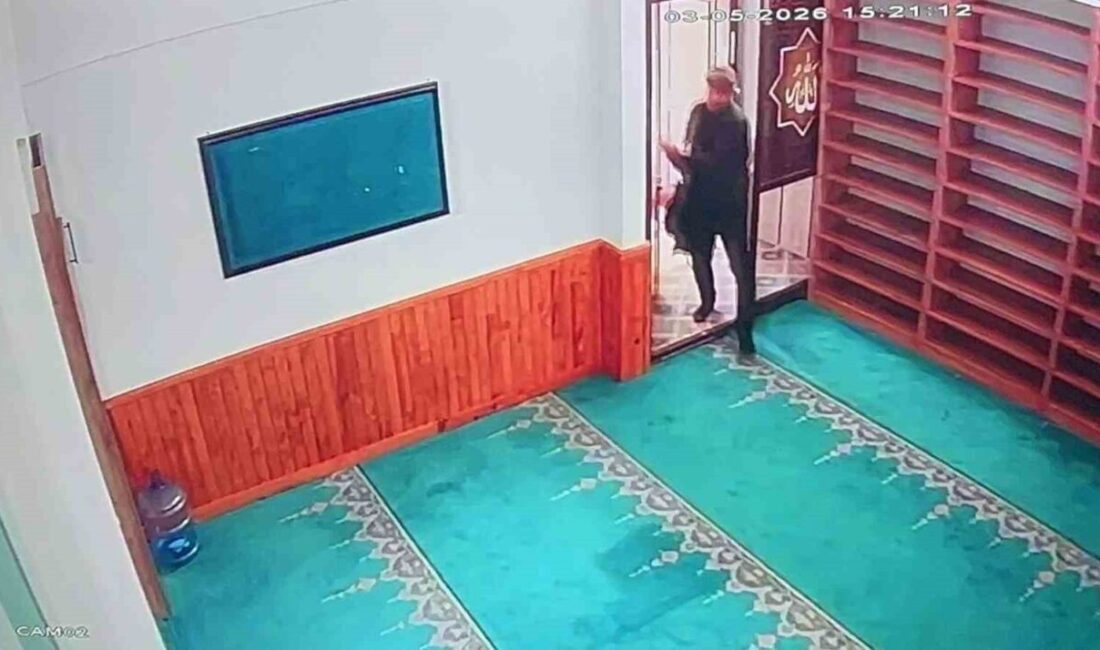 Burdur’da camideki 2 sadaka kutusunda bulunan paraları çalan şüpheli caminin