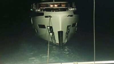 Çanakkale Boğazı’nda içinde 4 kişinin bulunduğu makine arızası yaparak sürüklenen