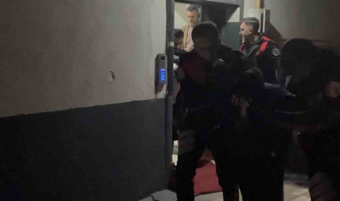 Çankırı’nın Orta ilçesinde cezaevinden firar eden 2 hükümlü, polis ekipleri