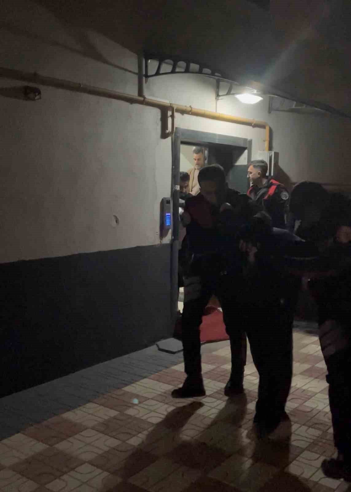 Çankırı’nın Orta ilçesinde cezaevinden firar eden 2 hükümlü, polis ekipleri