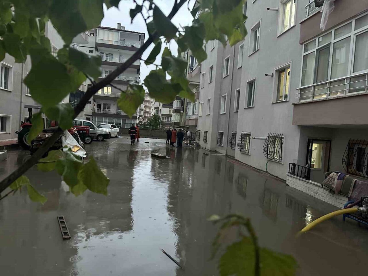 Çankırı’da etkili olan sağanak yağış sebebiyle ev ve iş yerlerinde