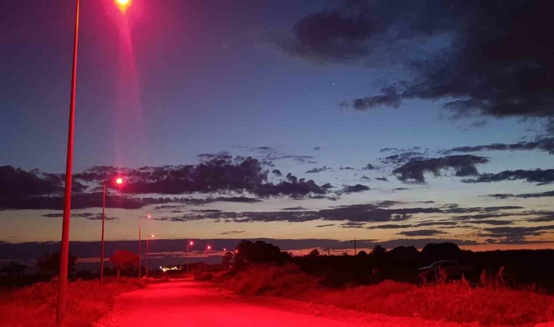Antalya’nın Manavgat ilçesine bağlı Side ve Sorgun sahillerinde uygulanan kırmızı