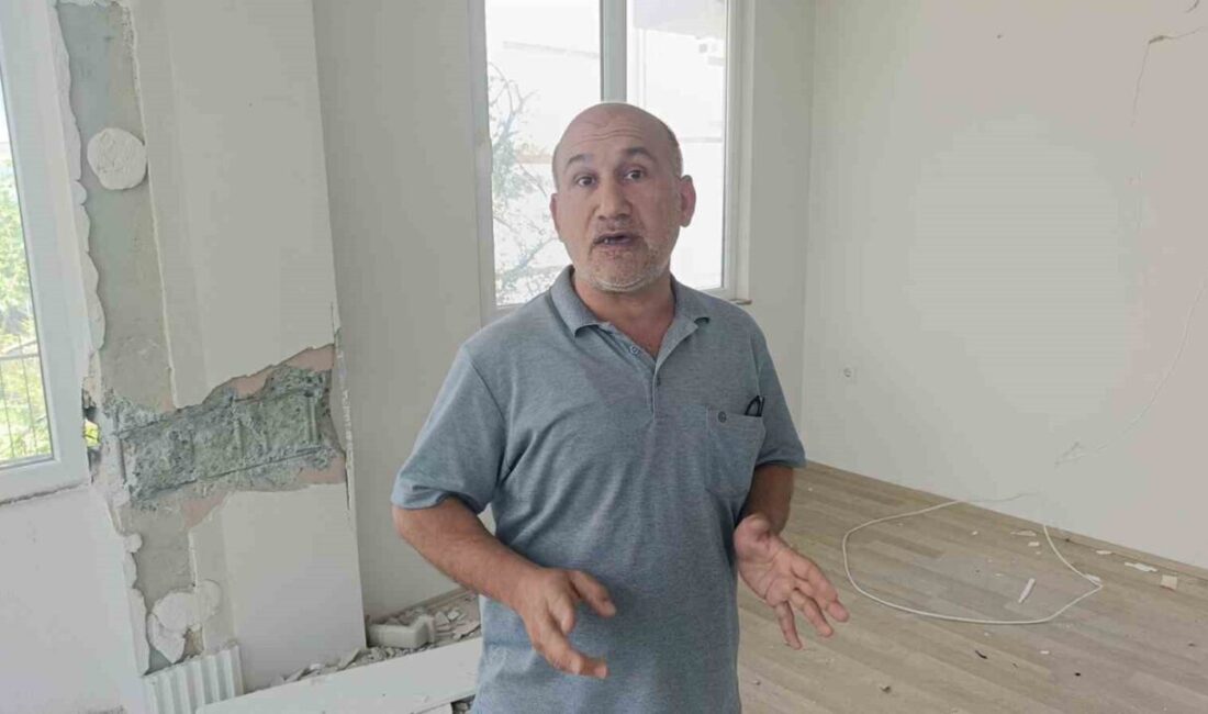 Antalya’nın Manavgat ilçesinde bulunan 9 daireli bir apartmanda duvarlarda oluşan