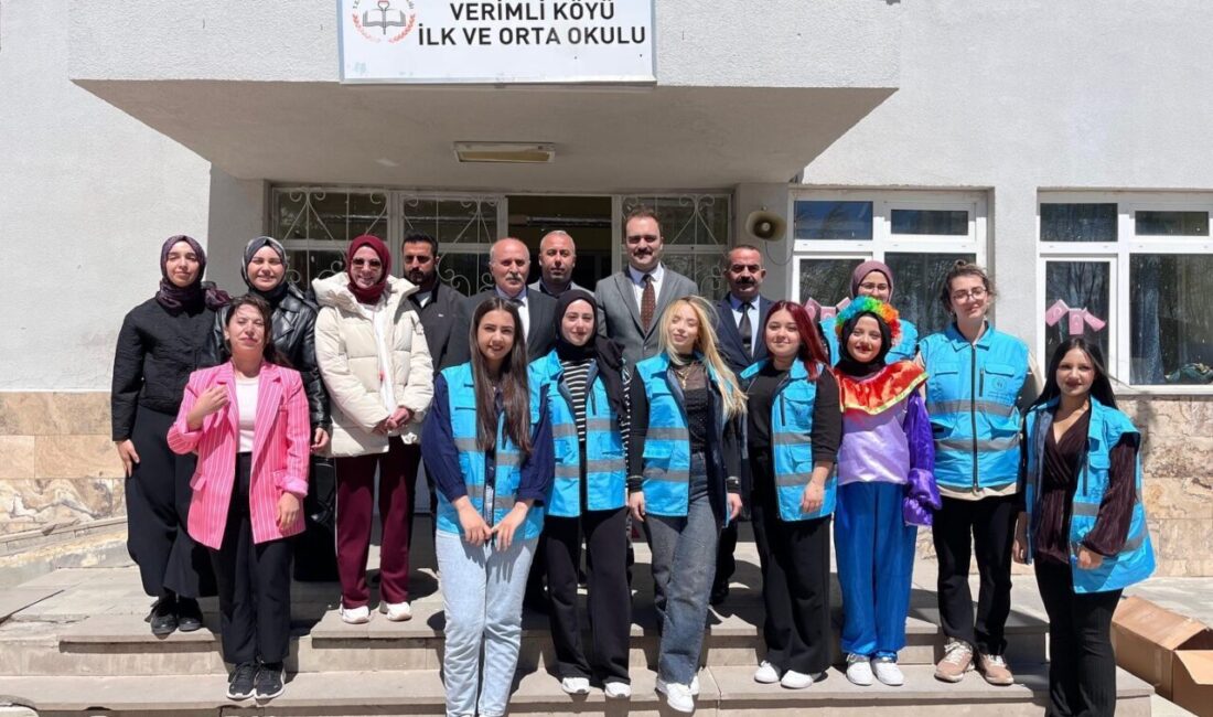 Erzincan’ın Çayırlı ilçesinde “Oyun Arkadaşım” etkinliği kapsamında ilkokul ve anaokulu