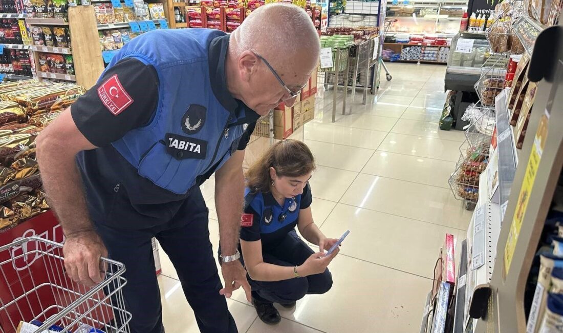 Çayırova Belediyesi Zabıta Müdürlüğü ekipleri, yaklaşan Kurban Bayramı öncesinde marketlerde