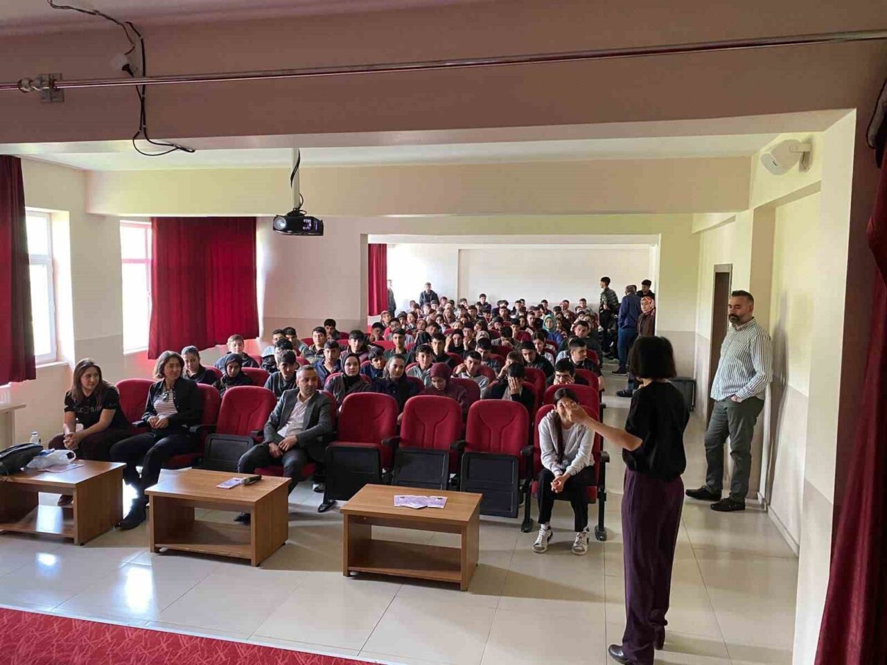 Tunceli’nin Çemişgezek ilçesinde öğrencilere yönelik “Akran Zorbalığı” konulu bilgilendirme programı