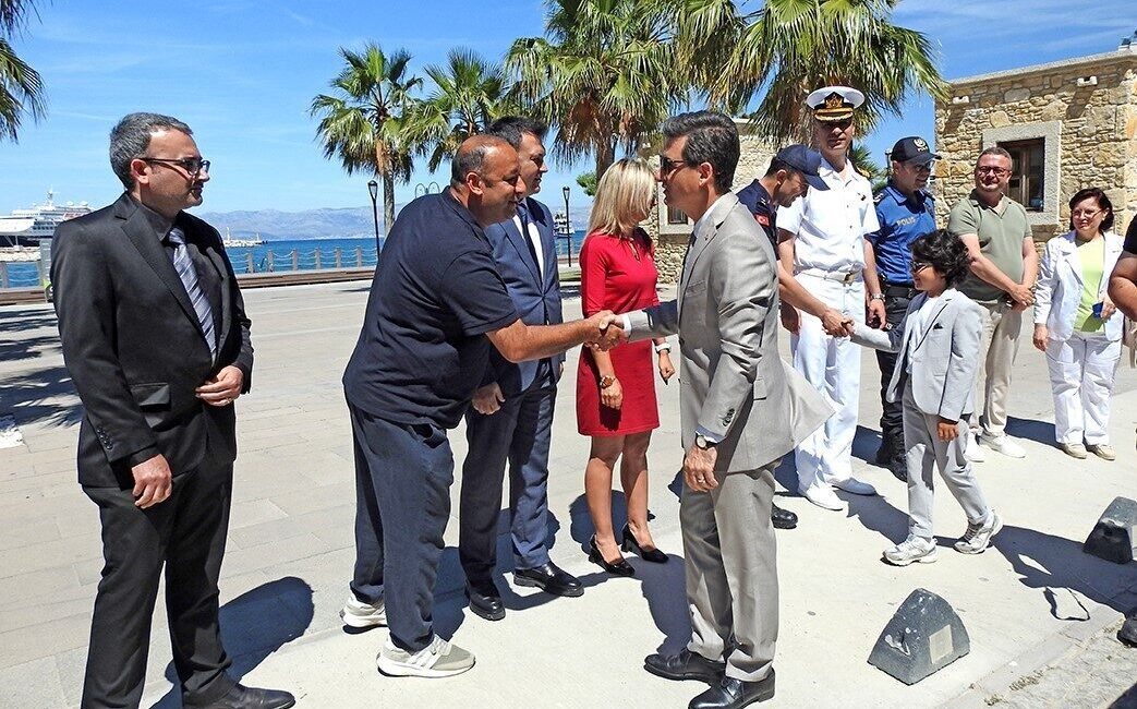 Çeşme Kaymakamı Mehmet Maraşlı, Kurban Bayramı dolayısıyla düzenlenen bayramlaşma programında