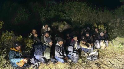 İzmir’in Çeşme ilçesinde jandarma ekiplerinin düzenlediği operasyonda, yasa dışı yollarla