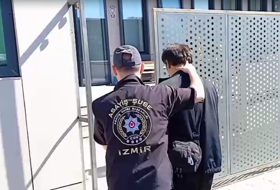 İzmir’de polis ekipleri tarafından gerçekleştirilen operasyonda, hakkında ’Gece Vakti Yağma’