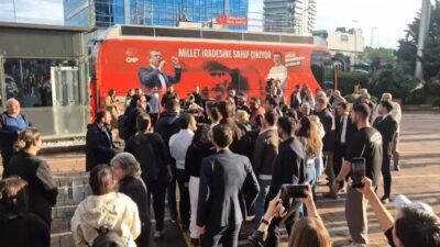 CHP Genel Merkezi önünde bazı vatandaşlar basın mensuplarına tepki göstererek