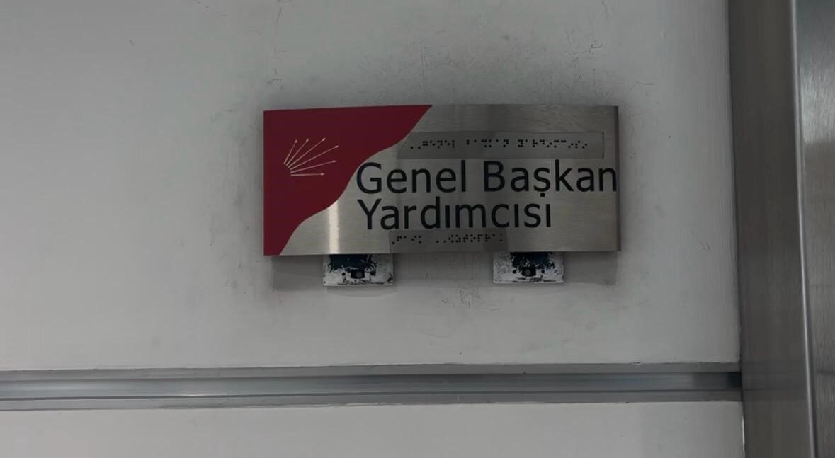 Cumhuriyet Halk Partisi’nde dün yaşanan tahliye sonrasında binada oluşan arbedenin