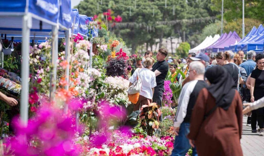 İzmir Büyükşehir Belediyesi’nin düzenlediği Balkon ve Bahçe Bitkileri Festivali’nde Kültürpark