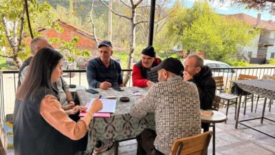 Afyonkarahisar’ın Şuhut ilçesine bağlı Koçyatağı köyünde çiftçilere yönelik bilgilendirme toplantısı