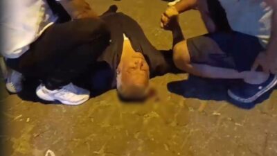 Aydın’ın Efeler ilçesinde iki kişi arasında çıkan kavgada aldığı darbeyle