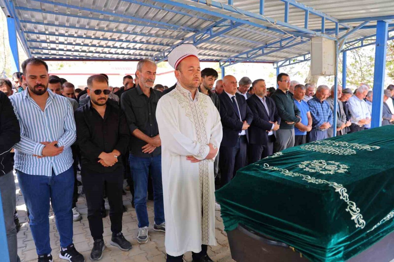 Antalya’da kaybolduktan sonra Burdur’da öldürüldüğü ortaya çıkan 30 yaşındaki Kübra