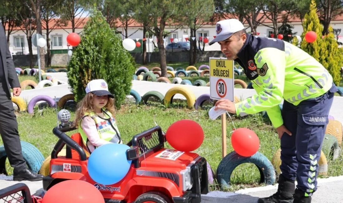 Aydın’ın Çine ilçesinde Trafik Haftası kapsamında anaokulu öğrencilerine yönelik trafik