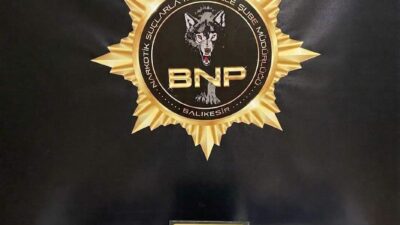 Balıkesir polisi şüphelendiği bir araçta yaptığı aramada çocukların ve gençlerin