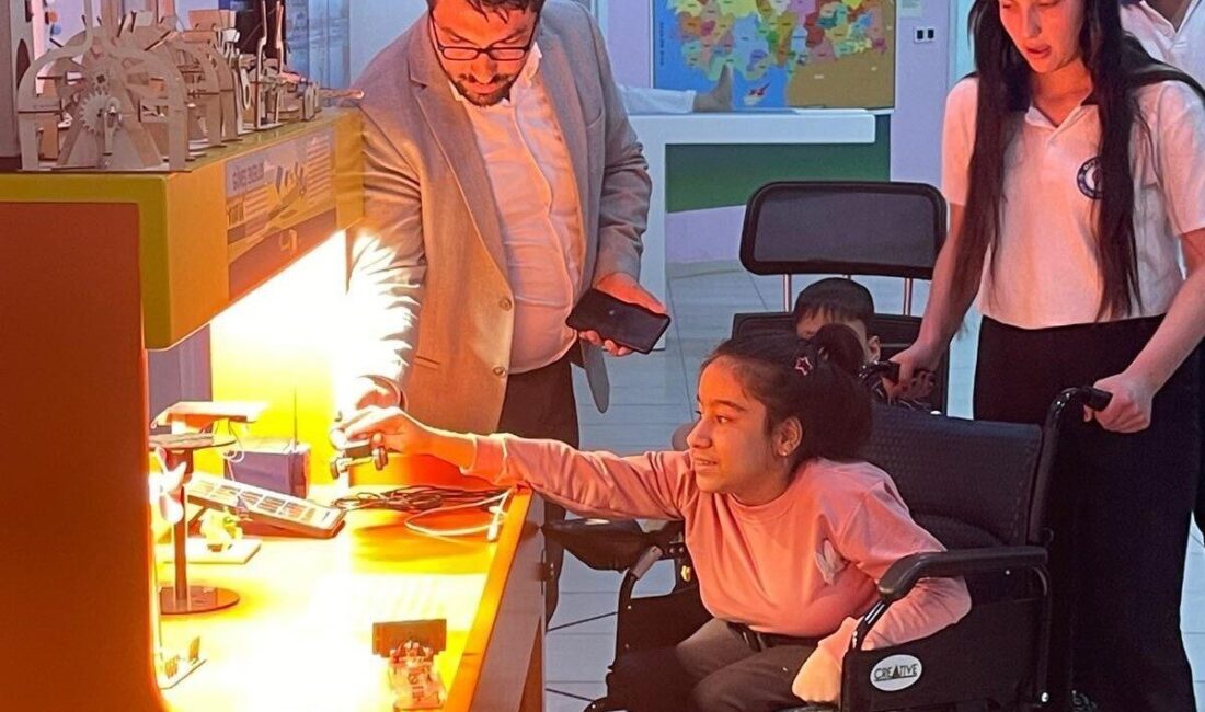 Şırnak’ın Cizre ilçesinde, sağlık durumları nedeniyle eğitimlerini evde sürdüren özel