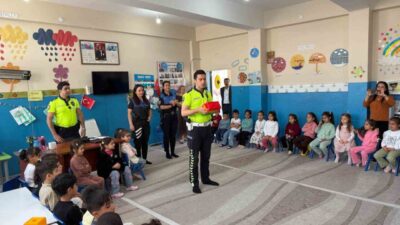 Şırnak’ın Cizre ilçesinde Trafik Haftası etkinlikleri kapsamında polis ekipleri anaokulu