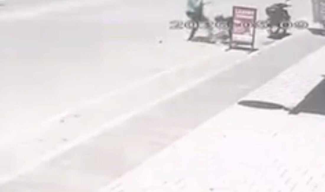 Adana’da çocuğuna sokak ortasında şiddet uygulayan anne, polis ekiplerince gözaltına